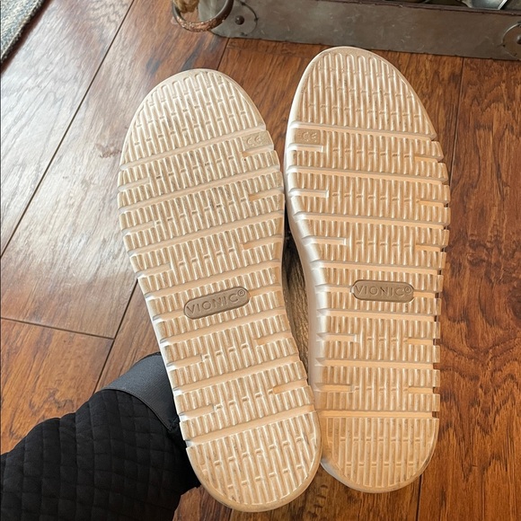 Vionic Uptown Penny Loafers Metallic Silver Leather 9.5 - Picture 13 of 13